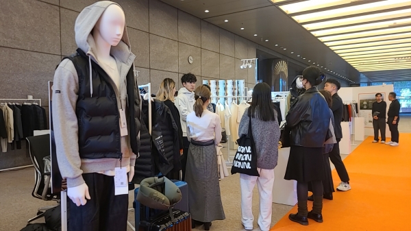 커버써먼은 지난해 이토추 상사 주식회사 섬유 컴퍼니 패션 어패럴 부문이 주최한 24AW 소재 전시회에 초청받아 일본 내 판로를 확대한 바 있다. ⓒ(주)커버써먼