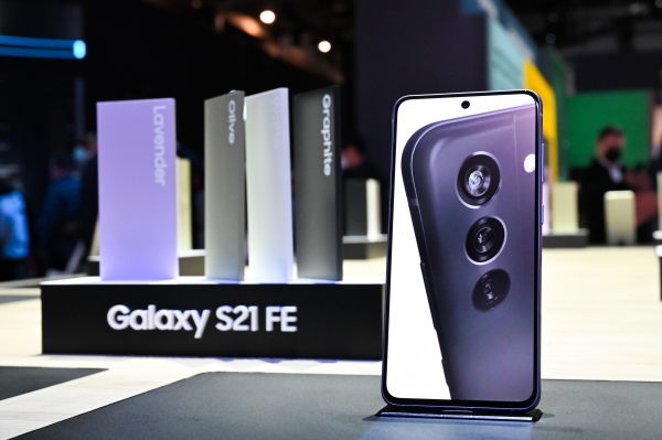 삼성전자는 최근 개최된 세계 최대 IT·가전 전시인 CES 2022에서 스마트폰 신제품 ‘갤럭시 S21 FE’를 공개했다. ⓒ삼성전자 뉴스룸